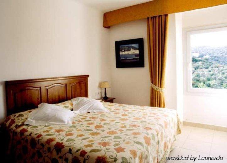 Hotel Rocamar カダケス 部屋 写真