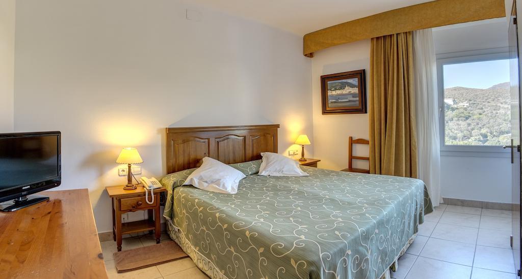 Hotel Rocamar カダケス 部屋 写真